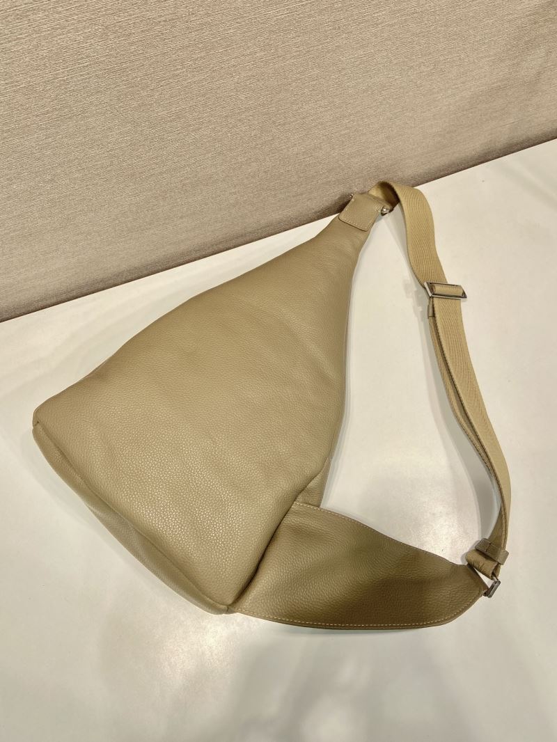 Pra*a waist chest packs